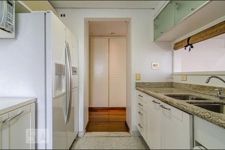 Apartamento para alugar com 260m², 2 quartos e 3 vagas Apartamento para alugar com 260m², 2 quartos e 3 vagasCozinha