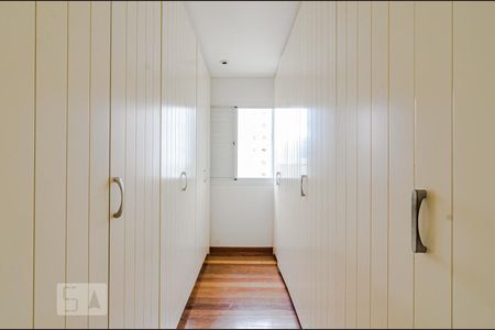 Apartamento para alugar com 260m², 2 quartos e 3 vagas Apartamento para alugar com 260m², 2 quartos e 3 vagasCloset