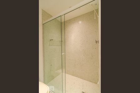 Apartamento para alugar com 260m², 2 quartos e 3 vagas Apartamento para alugar com 260m², 2 quartos e 3 vagasBanheiro da suíte 2