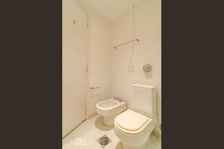 Apartamento para alugar com 260m², 2 quartos e 3 vagas Apartamento para alugar com 260m², 2 quartos e 3 vagasBanheiro da suíte 2