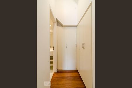 Apartamento para alugar com 260m², 2 quartos e 3 vagas Apartamento para alugar com 260m², 2 quartos e 3 vagasCloset