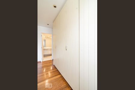 Apartamento para alugar com 260m², 2 quartos e 3 vagas Apartamento para alugar com 260m², 2 quartos e 3 vagasCloset