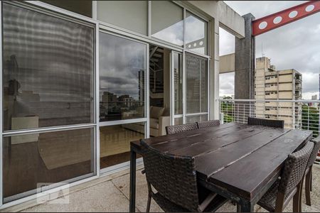 Apartamento para alugar com 260m², 2 quartos e 3 vagas Apartamento para alugar com 260m², 2 quartos e 3 vagasVaranda