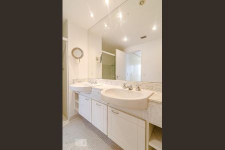 Apartamento para alugar com 260m², 2 quartos e 3 vagas Apartamento para alugar com 260m², 2 quartos e 3 vagasSuíte 1