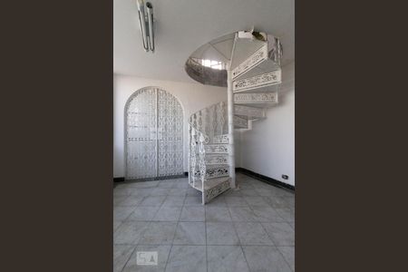 Apartamento para alugar com 700m², 4 quartos e 3 vagasEscada - Segundo Piso