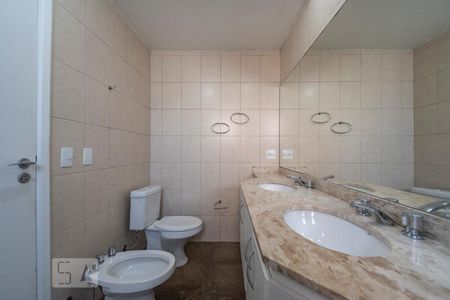 Apartamento à venda com 200m², 4 quartos e 4 vagas Apartamento à venda com 200m², 4 quartos e 4 vagasBanheiro da Suíte 4