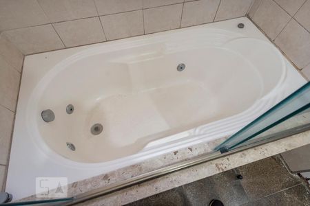 Apartamento à venda com 200m², 4 quartos e 4 vagas Apartamento à venda com 200m², 4 quartos e 4 vagasBanheiro da Suíte 4