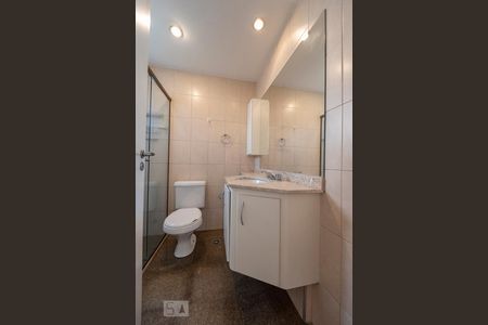 Apartamento à venda com 200m², 4 quartos e 4 vagas Apartamento à venda com 200m², 4 quartos e 4 vagasBanheiro da Suíte 1