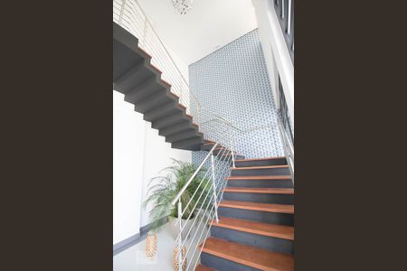 Apartamento para alugar com 60m², 2 quartos e 1 vagaEscada para o Salão de festa