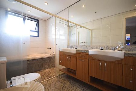 Apartamento para alugar com 220m², 3 quartos e 4 vagasBanheiro suíte 3