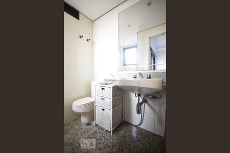 Apartamento para alugar com 220m², 3 quartos e 4 vagasBanheiro suíte 2