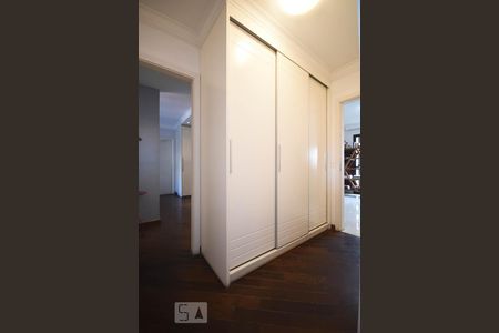 Apartamento para alugar com 220m², 3 quartos e 4 vagasCorredor