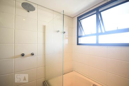 Apartamento para alugar com 220m², 3 quartos e 4 vagasDetalhe do banheiro suíte 3