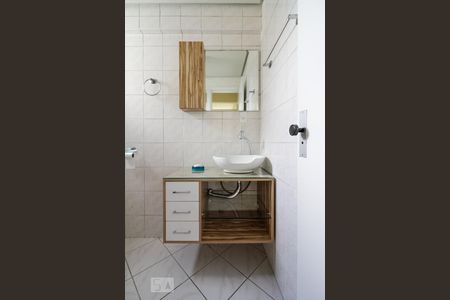 Banheiro de apartamento para alugar com 3 quartos, 69m² em Jardim Pinheiros, São Paulo