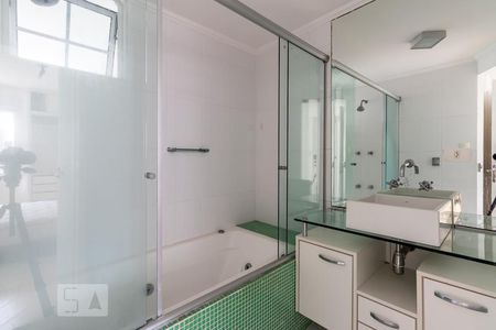 Banheiro Suite  de apartamento para alugar com 2 quartos, 70m² em Moema, São Paulo