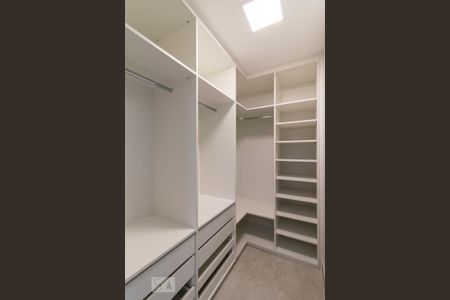Studio para alugar com 38m², 1 quarto e 1 vaga Studio para alugar com 38m², 1 quarto e 1 vagaCloset