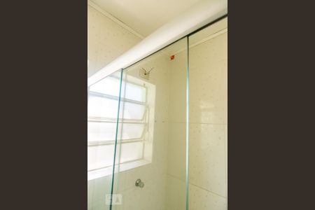 Banheiro de apartamento à venda com 1 quarto, 49m² em Jardim Carvalho, Porto Alegre