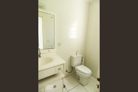 Banheiro de apartamento à venda com 1 quarto, 49m² em Jardim Carvalho, Porto Alegre