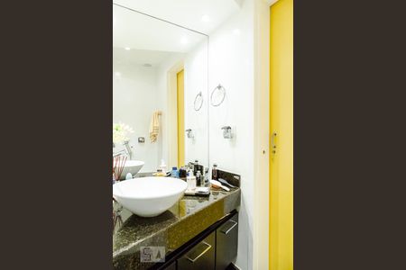 Apartamento à venda com 103m², 2 quartos e 2 vagasBanheiro Social