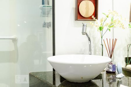 Apartamento à venda com 103m², 2 quartos e 2 vagasBanheiro Social