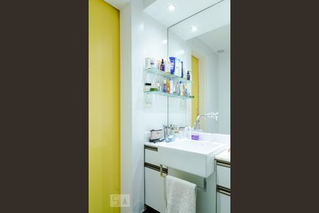 Apartamento à venda com 103m², 2 quartos e 2 vagasBanheiro - Suíte