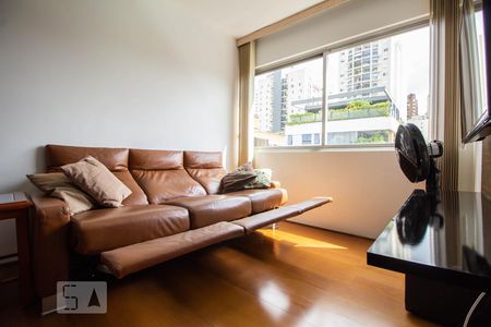 Sala de estar de apartamento para alugar com 2 quartos, 55m² em Vila Madalena, São Paulo