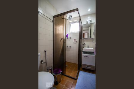 Banheiro social de apartamento para alugar com 2 quartos, 55m² em Vila Madalena, São Paulo