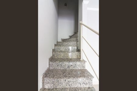 Escada de casa de condomínio à venda com 2 quartos, 94m² em Quitaúna, Osasco