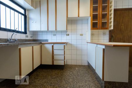 Apartamento à venda com 153m², 4 quartos e 3 vagasCozinha