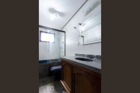 Apartamento à venda com 153m², 4 quartos e 3 vagasBanheiro Quarto 2 Suite