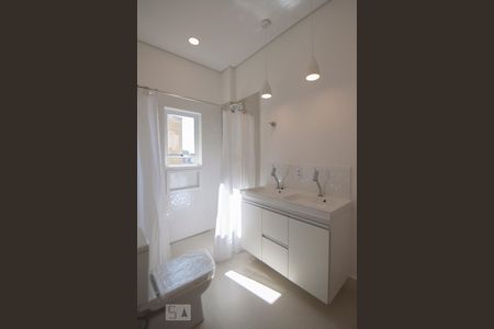 Apartamento para alugar com 102m², 2 quartos e sem vagaBanheiro