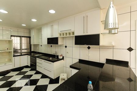 Casa à venda com 304m², 3 quartos e 3 vagascozinha