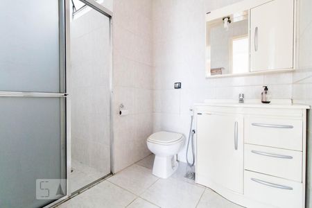 Banheiro de apartamento para alugar com 2 quartos, 58m² em Farroupilha, Porto Alegre