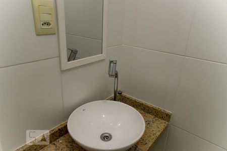 Apartamento à venda com 100m², 2 quartos e sem vagaDetalhe Pia Banheiro Quarto 2 (suíte)