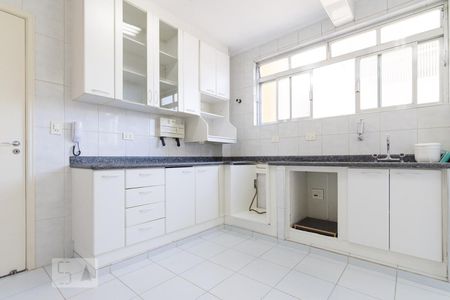 Cozinha de apartamento para alugar com 2 quartos, 66m² em Água Branca, São Paulo