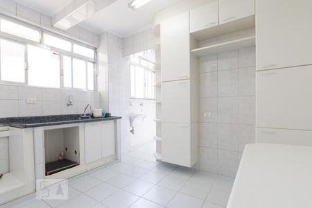 Cozinha de apartamento para alugar com 2 quartos, 66m² em Água Branca, São Paulo