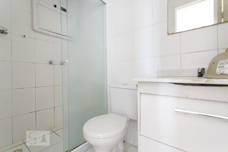 Banheiro de apartamento para alugar com 2 quartos, 48m² em Protásio Alves, Porto Alegre
