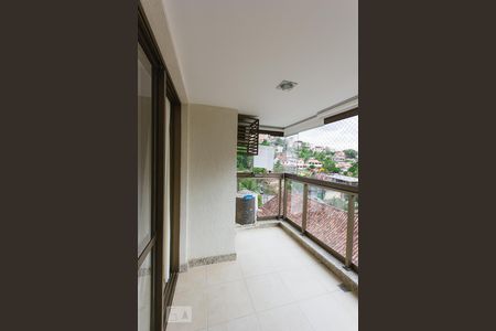 Apartamento à venda com 80m², 3 quartos e 2 vagasVaranda
