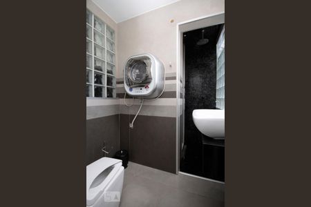 Banheiro de kitnet/studio para alugar com 1 quarto, 55m² em Vila Buarque, São Paulo