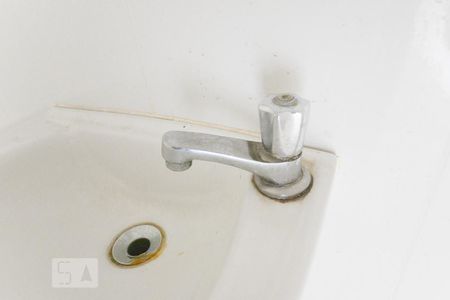 Banheiro toeneira de kitnet/studio para alugar com 1 quarto, 32m² em São Cristóvão, Rio de Janeiro