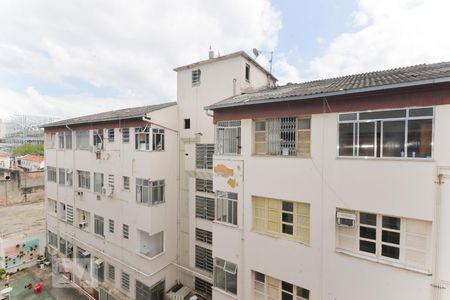 Vista sala de kitnet/studio para alugar com 1 quarto, 32m² em São Cristóvão, Rio de Janeiro