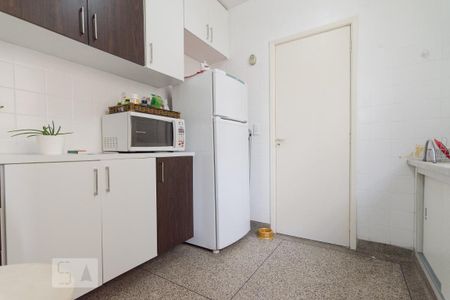 Cozinha de apartamento para alugar com 1 quarto, 50m² em Perdizes, São Paulo