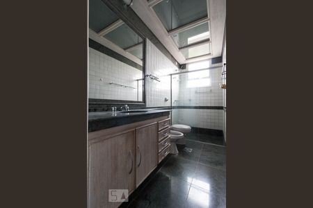 Banheiro de apartamento à venda com 4 quartos, 220m² em Lourdes, Belo Horizonte