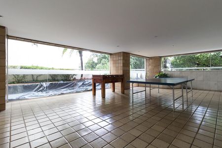 Apartamento à venda com 220m², 4 quartos e sem vagaÁrea comum