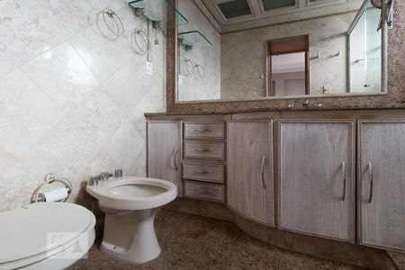 Banheiro suíte de apartamento à venda com 4 quartos, 220m² em Lourdes, Belo Horizonte