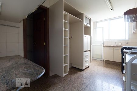 Apartamento à venda com 220m², 4 quartos e sem vagaCozinha 