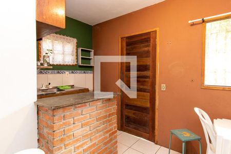 sala-cozinha de casa de condomínio para alugar com 1 quarto, 26m² em Lagoa da Conceição, Florianópolis