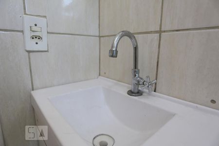 Banheiro de kitnet/studio para alugar com 1 quarto, 15m² em Vila São Luís(zona Oeste), São Paulo