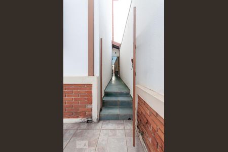 Casa à venda com 445m², 4 quartos e sem vagaLateral da casa porta de acesso a lavanderia 1