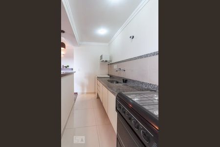 Cozinha de apartamento à venda com 1 quarto, 47m² em Cambuí, Campinas
